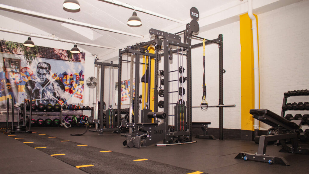 De CLUB voor Personal Training, coaching, small group training. Hier begint jouw avontuur om aan die mooiste versie van jezelf te werken en we gaan samen voor het beste RESULTAAT, met minder nemen we geen genoegen.